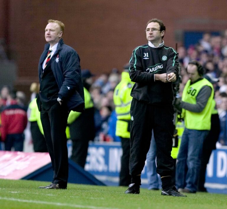 20/11/04 Spl .Rangers V Celtic (2-0).Ibrox - Glasgow .Rangers Manager Alex Mcleish  (Left) And Celtic Boss Martin O'Neill Watch From The Touchline.